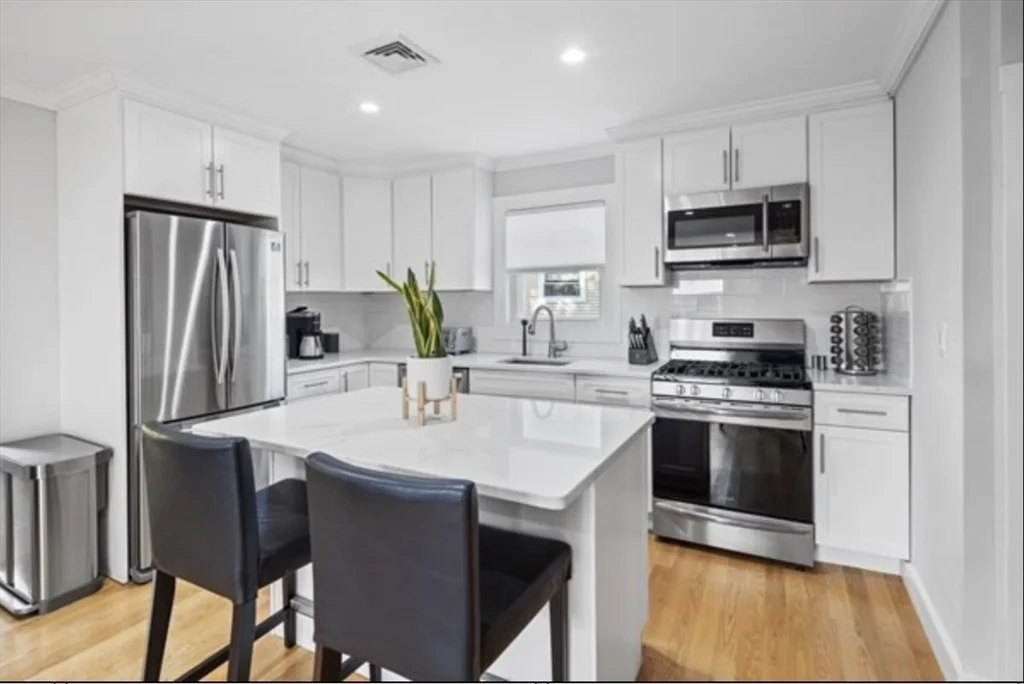 3 bed, 1 bath apartment for rent at 14 Everett St Unit 2, Tufts University — photo 10 of 24