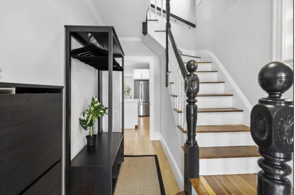 3 bed, 1 bath apartment for rent at 14 Everett St Unit 2, Tufts University — photo 6 of 24