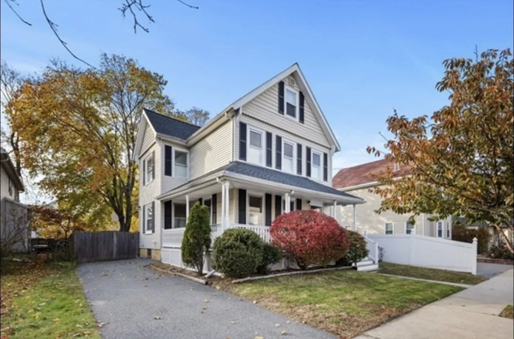 3 bed, 1 bath apartment for rent at 14 Everett St Unit 2, Tufts University — photo 3 of 24