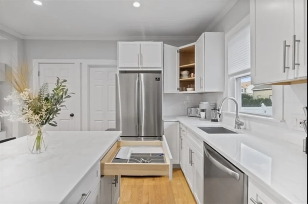 3 bed, 1 bath apartment for rent at 14 Everett St Unit 2, Tufts University — photo 9 of 24