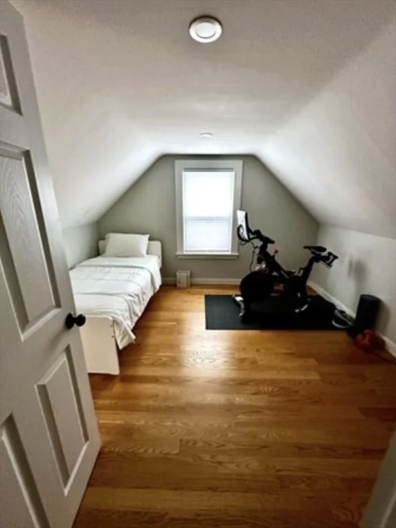 3 bed, 1 bath apartment for rent at 14 Everett St Unit 2, Tufts University — photo 16 of 24