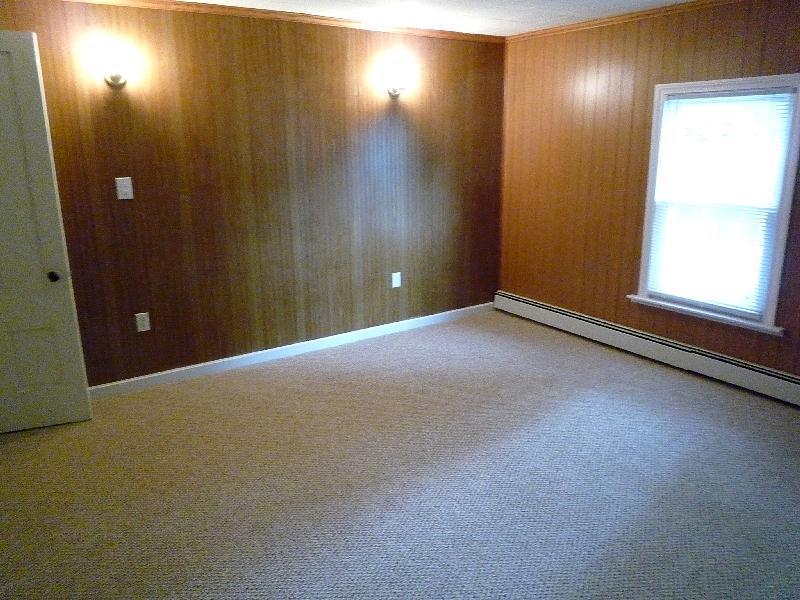 4 bed, 2 bath apartment for rent at 14 Everett St Unit 2, Ward Two — photo 2 of 10