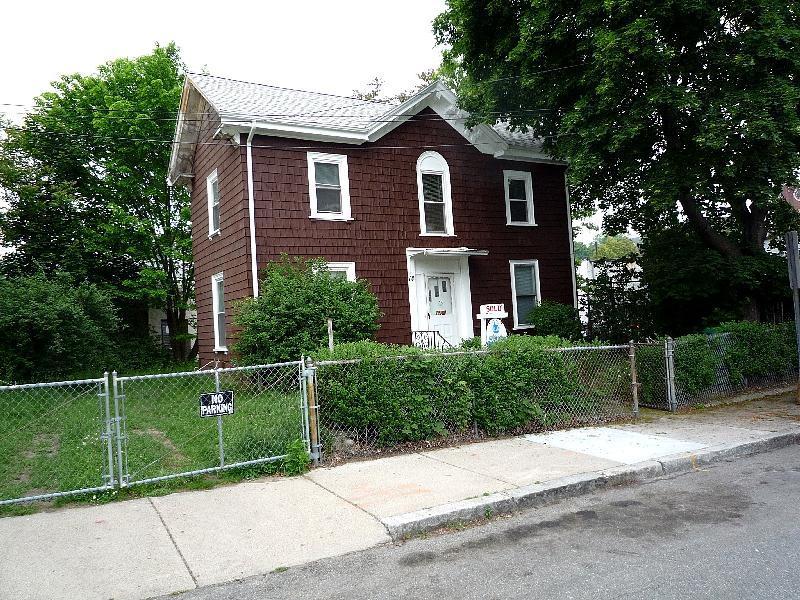 4 bed, 2 bath apartment for rent at 14 Everett St Unit 2, Ward Two — photo 10 of 10
