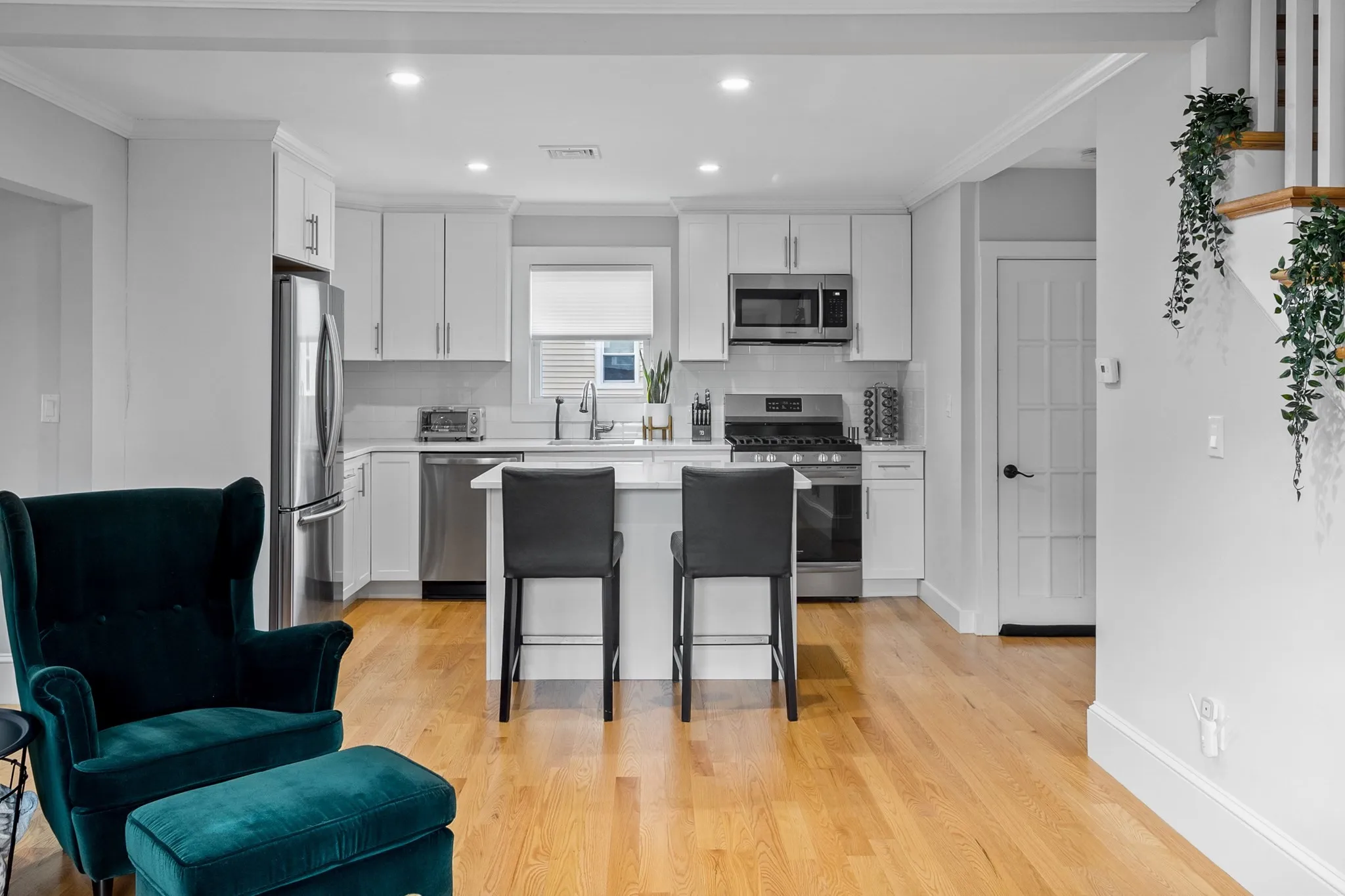 3 bed, 1 bath apartment for rent at 14 Everett Unit 14-2, Glenwood — photo 6 of 14