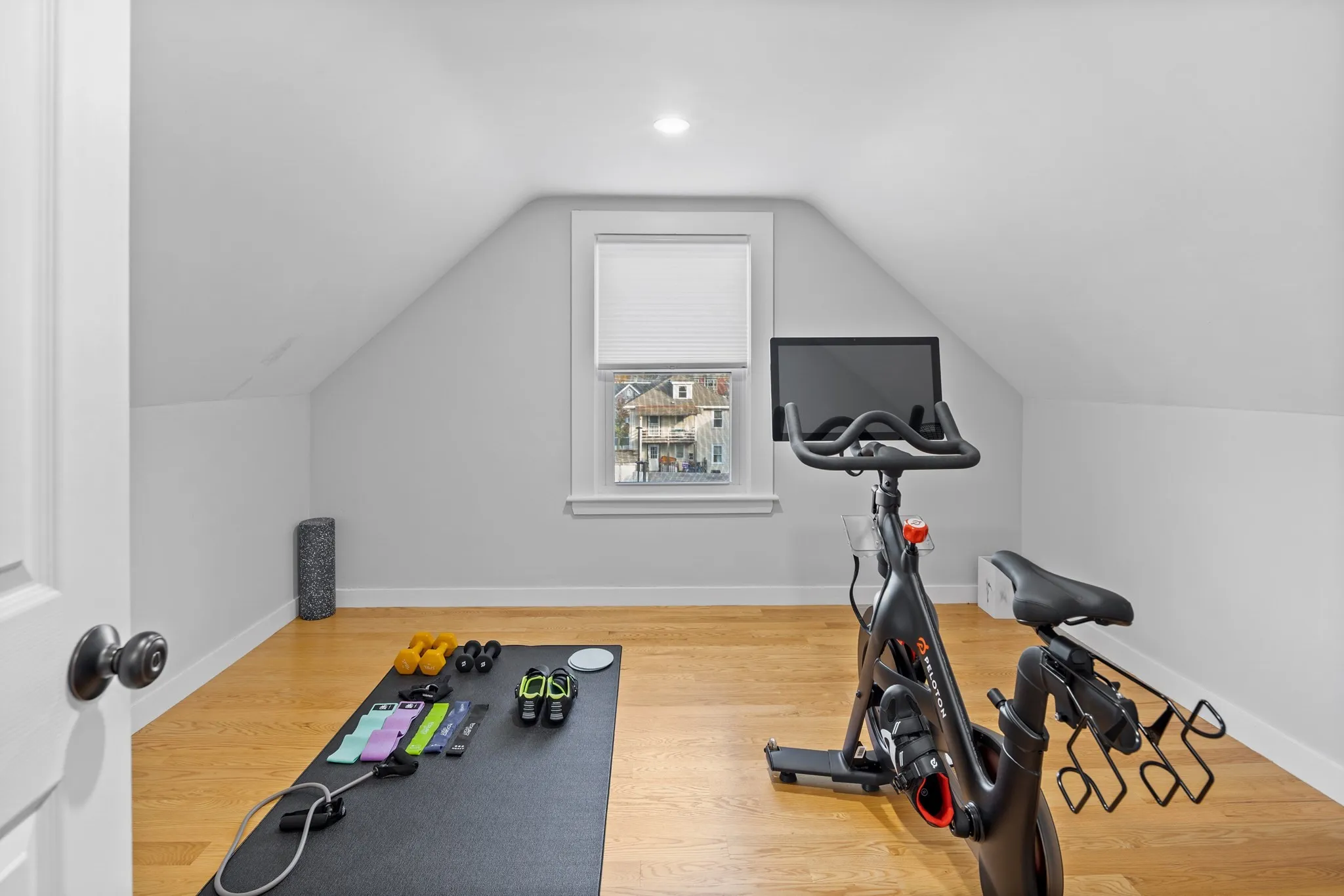 3 bed, 1 bath apartment for rent at 14 Everett Unit 14-2, Glenwood — photo 11 of 14