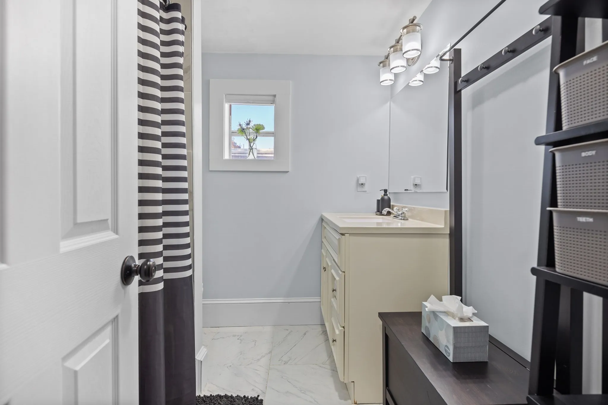 3 bed, 1 bath apartment for rent at 14 Everett Unit 14-2, Glenwood — photo 13 of 14