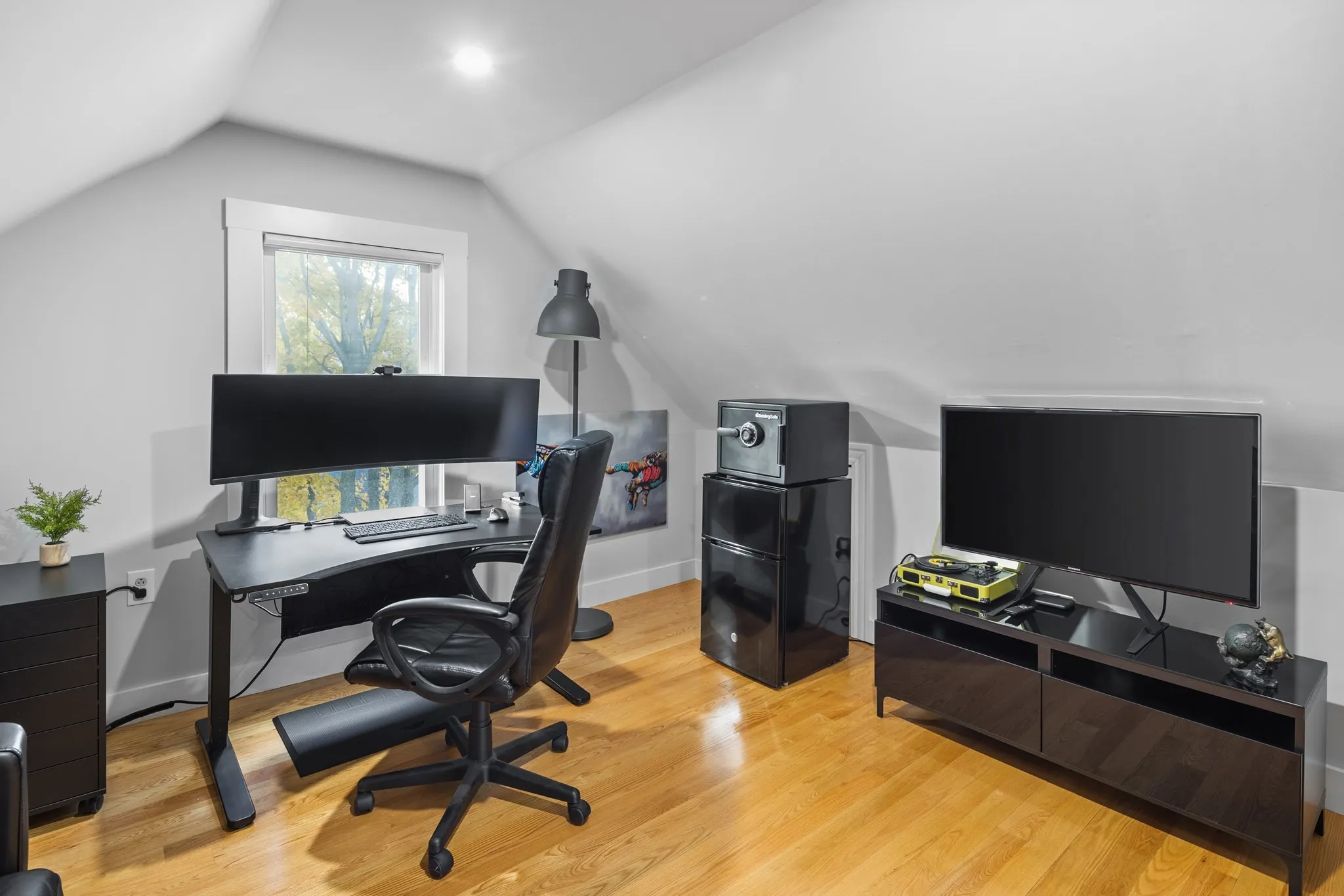 3 bed, 1 bath apartment for rent at 14 Everett Unit 14-2, Glenwood — photo 12 of 14