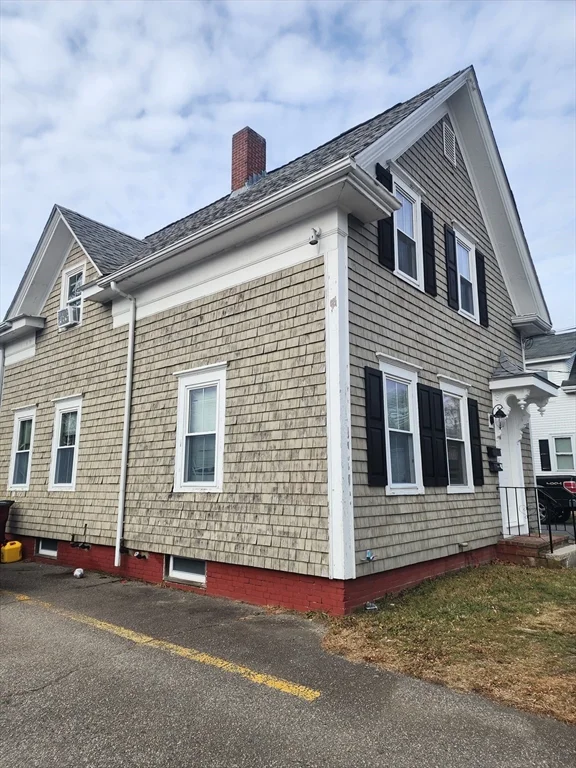 2 bed, 1 bath apartment for rent at 14 Everett Unit 2, Middleboro — photo 2 of 18