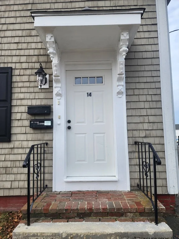 2 bed, 1 bath apartment for rent at 14 Everett Unit 2, Middleboro — photo 3 of 18