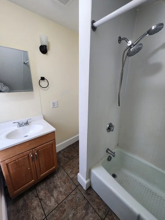 2 bed, 1 bath apartment for rent at 14 Everett Unit 2, Middleboro — photo 13 of 18