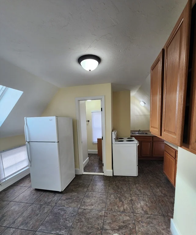 2 bed, 1 bath apartment for rent at 14 Everett Unit 2, Middleboro — photo 16 of 18