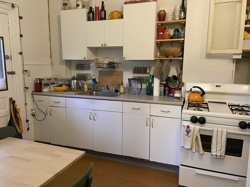 1 bed, 1 bath apartment for rent at 14 Evergreen Sq Unit 1FL, Spring Hill