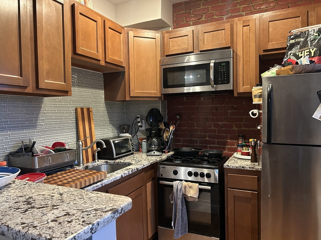2 bed, 1 bath apartment for rent at 14 Evergreen Sq Unit 2FL, Somerville — photo 15 of 16