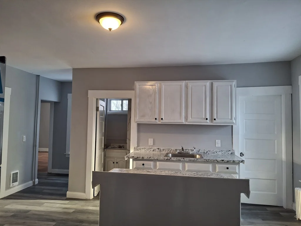 3 bed, 1 bath apartment for rent at 14 Florence St Unit 1, Leominster — photo 3 of 11