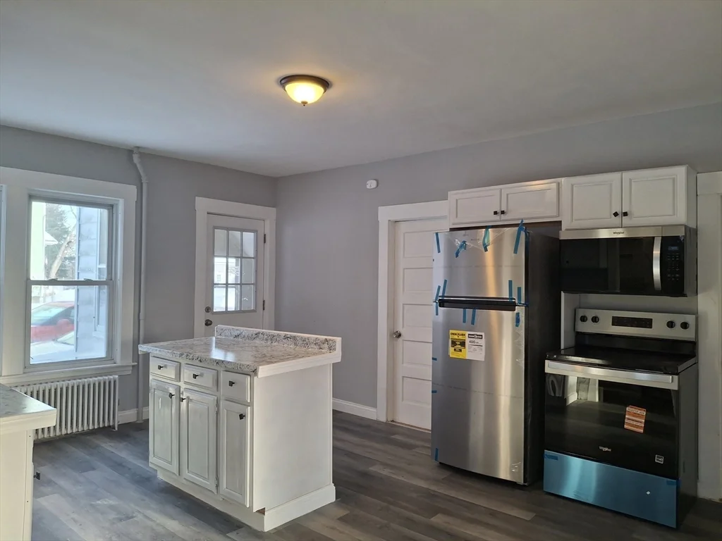 3 bed, 1 bath apartment for rent at 14 Florence St Unit 1, Leominster — photo 6 of 11