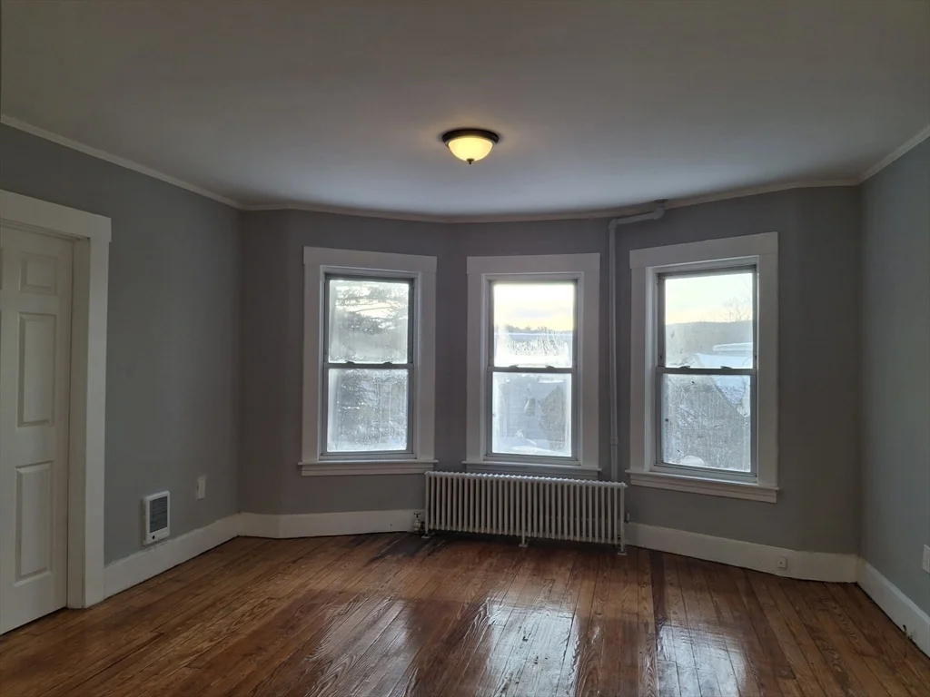 3 bed, 1 bath apartment for rent at 14 Florence St Unit 1, Leominster — photo 9 of 11
