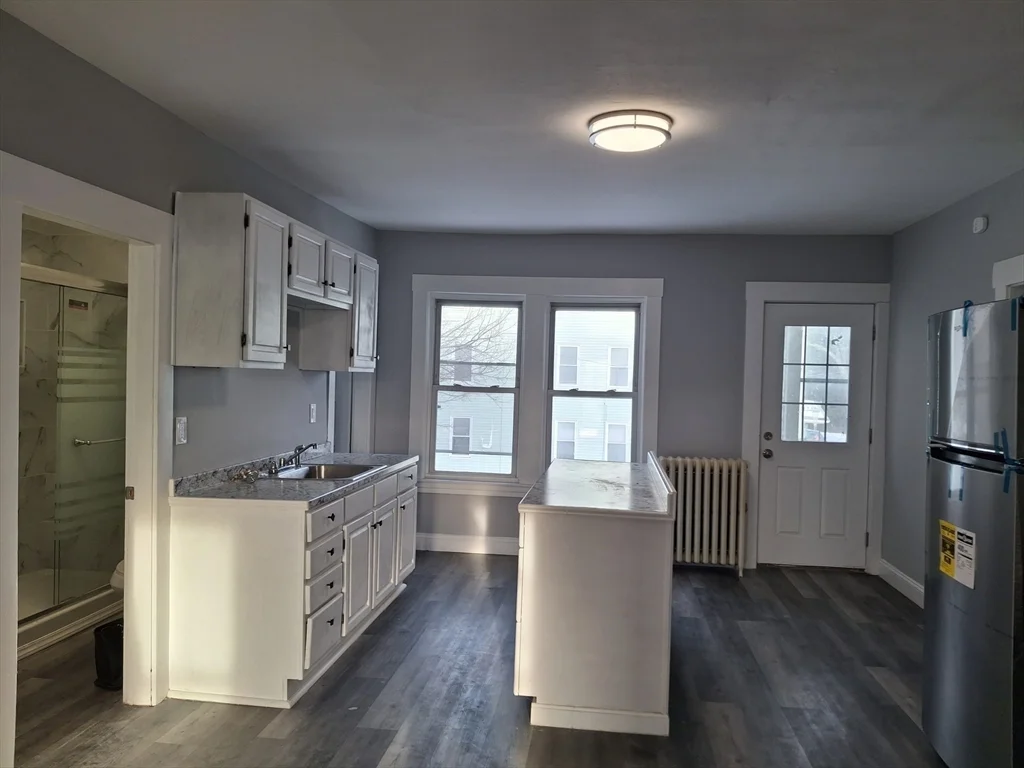 3 bed, 1 bath apartment for rent at 14 Florence St Unit 2, Leominster — photo 5 of 19
