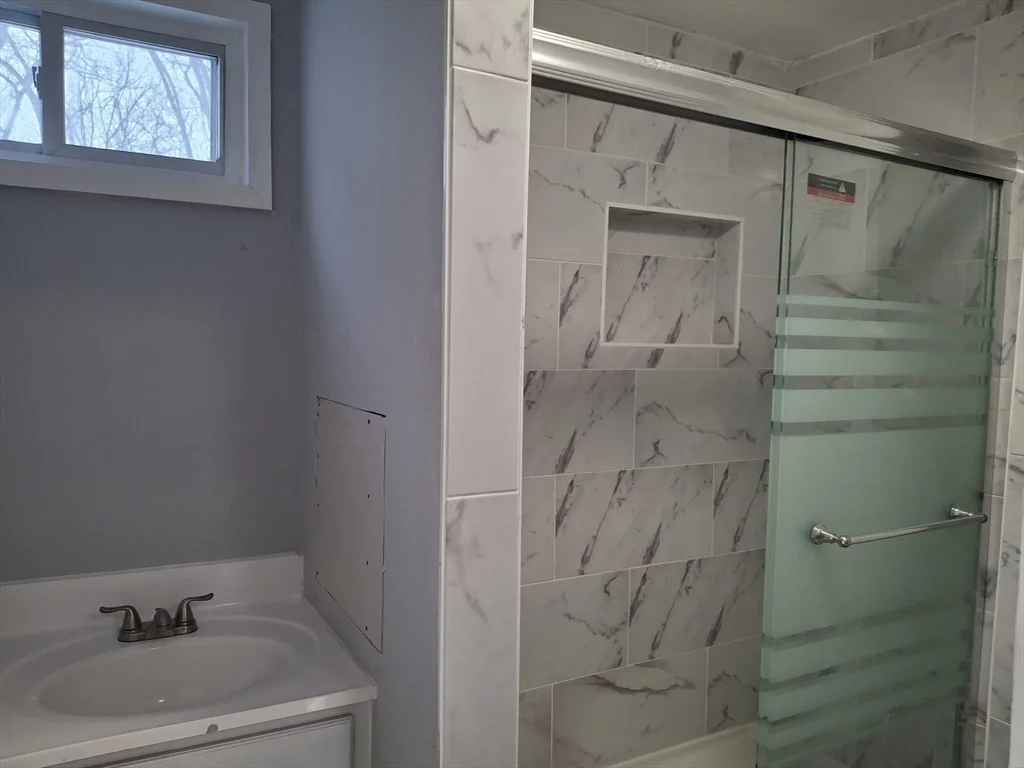 3 bed, 1 bath apartment for rent at 14 Florence St Unit 2, Leominster — photo 6 of 19
