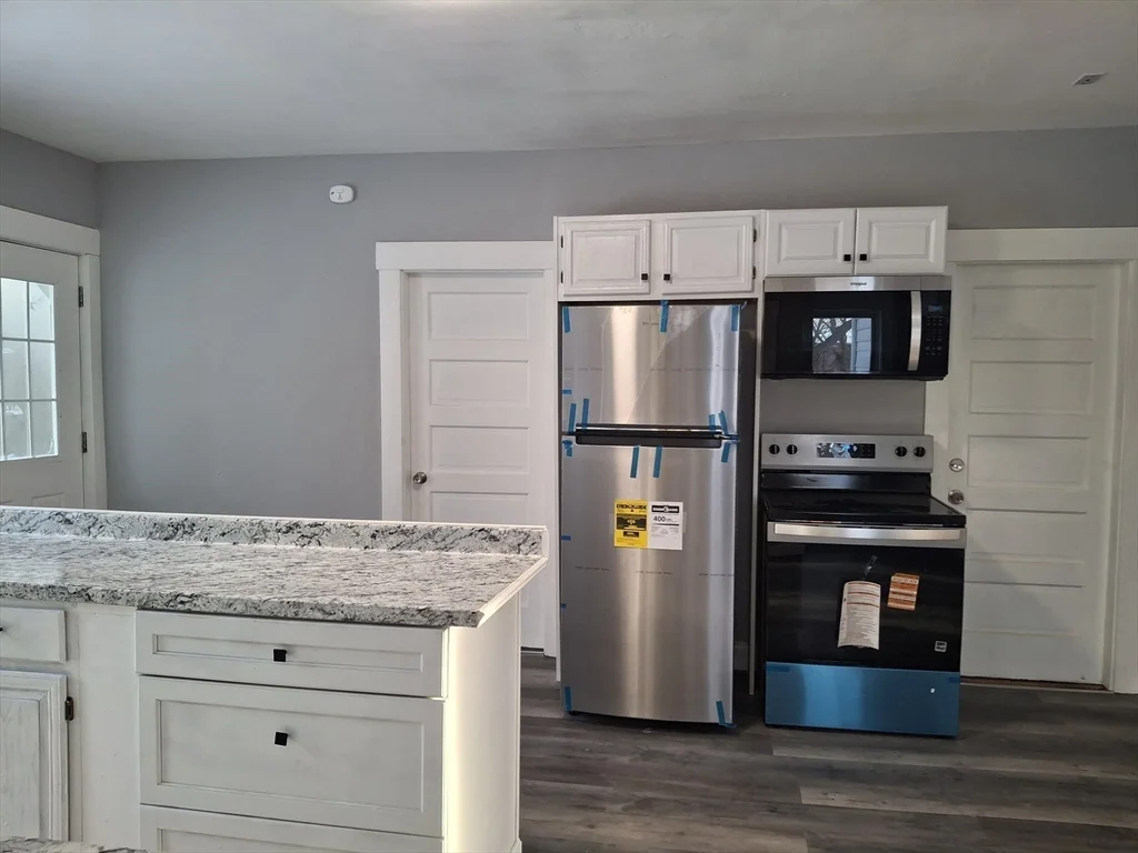 3 bed, 1 bath apartment for rent at 14 Florence St Unit 2, Leominster