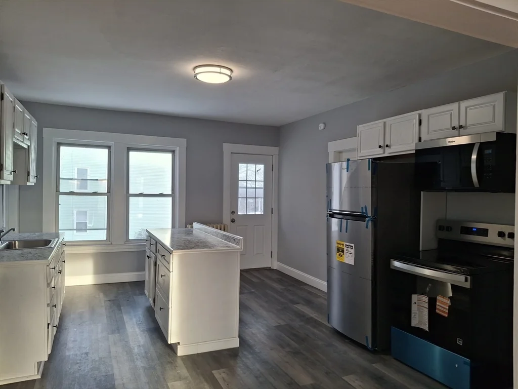 3 bed, 1 bath apartment for rent at 14 Florence St Unit 2, Leominster — photo 4 of 19