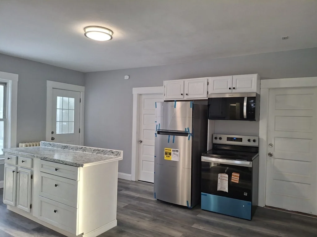 3 bed, 1 bath apartment for rent at 14 Florence St Unit 2, Leominster — photo 3 of 19