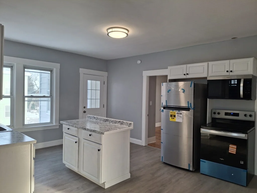 2 bed, 1 bath apartment for rent at 14 Florence St Unit 3, Leominster