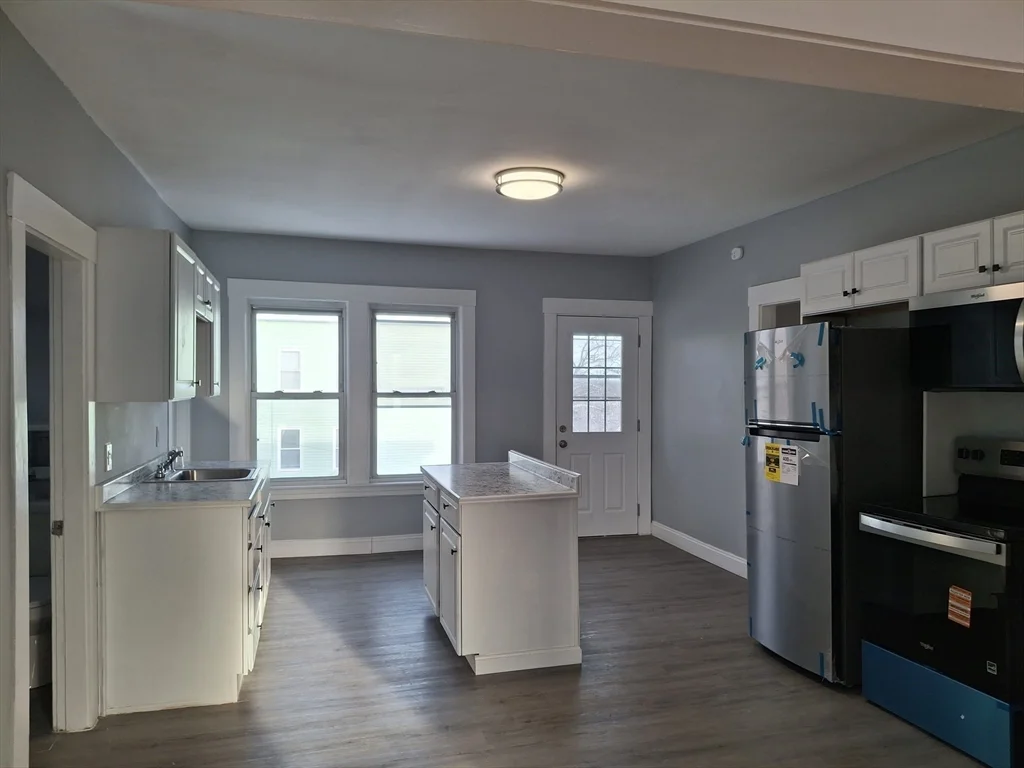 2 bed, 1 bath apartment for rent at 14 Florence St Unit 3, Leominster — photo 3 of 14