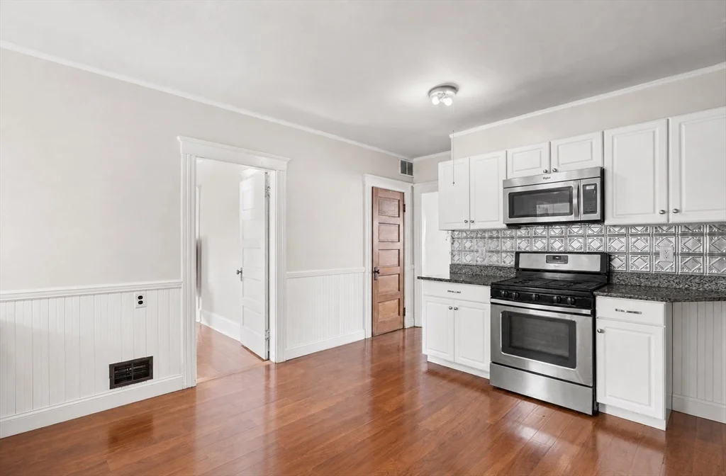 3 bed, 1 bath apartment for rent at 14 Forest Ave Unit 2, Salem — photo 1 of 11