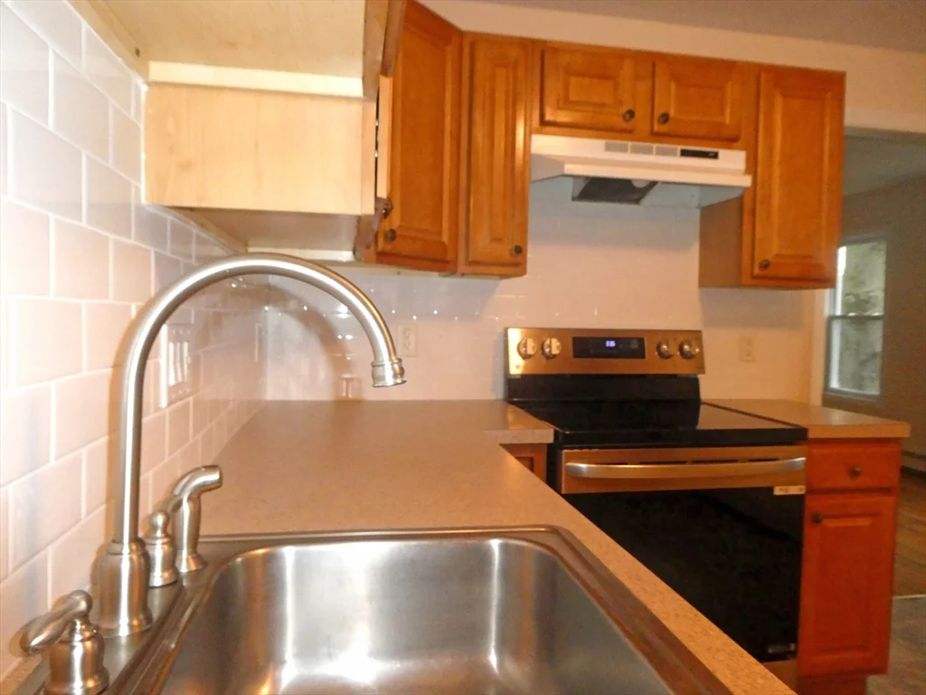 3 bed, 1 bath apartment for rent at 14 Forest St Unit 2, Middleboro — photo 9 of 22