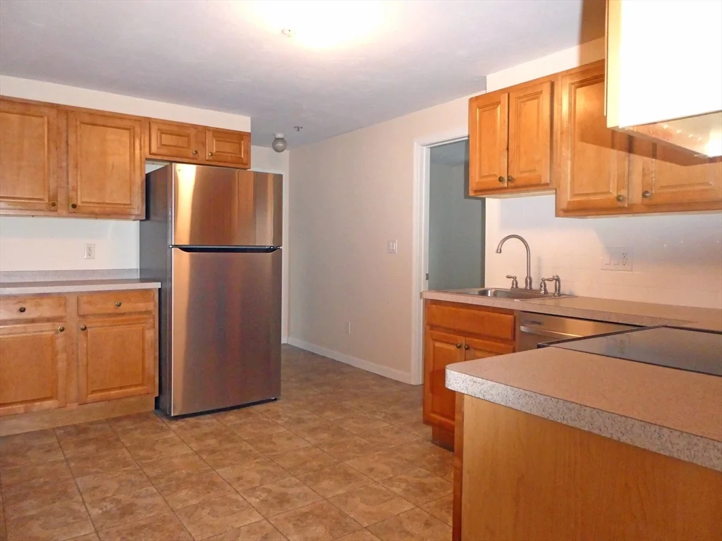 3 bed, 1 bath apartment for rent at 14 Forest St Unit 2, Middleboro — photo 6 of 22
