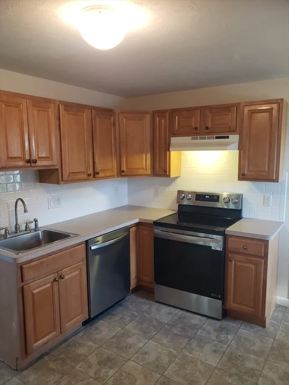3 bed, 1 bath apartment for rent at 14 Forest St Unit 2, Middleboro — photo 10 of 22