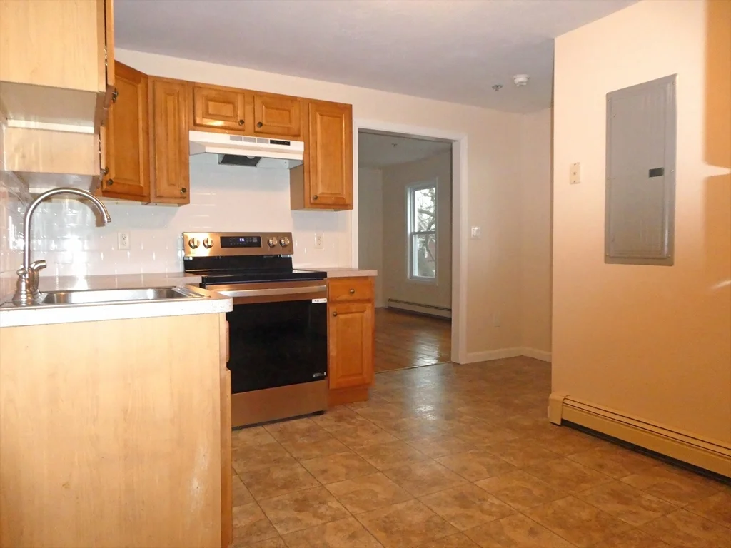 3 bed, 1 bath apartment for rent at 14 Forest St Unit 2, Middleboro — photo 7 of 22