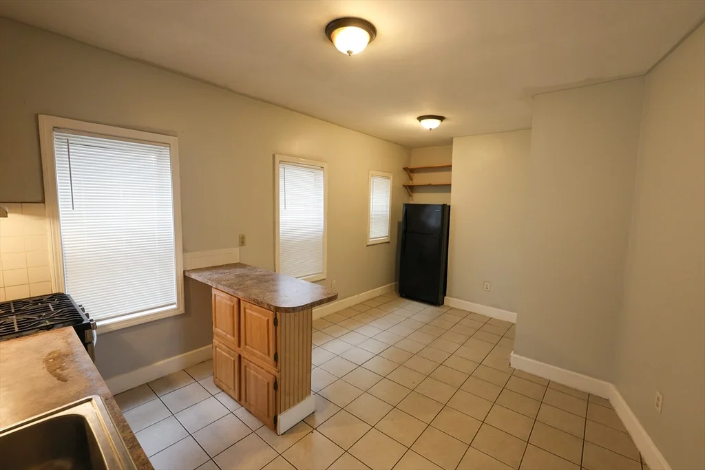 4 bed, 1 bath apartment for rent at 14 Fowler St Unit 2, Dorchester — photo 4 of 14