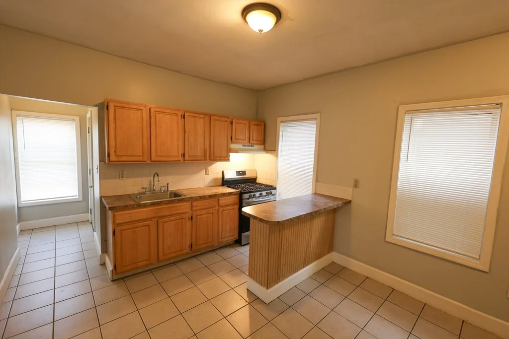4 bed, 1 bath apartment for rent at 14 Fowler St Unit 2, Dorchester — photo 1 of 14
