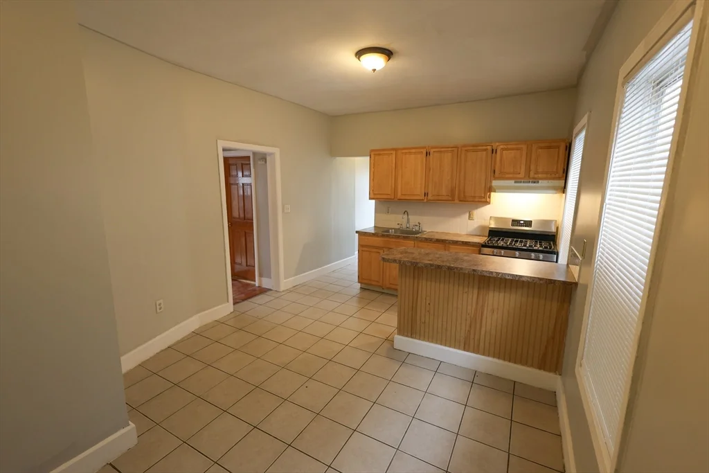 4 bed, 1 bath apartment for rent at 14 Fowler St Unit 2, Dorchester — photo 2 of 14