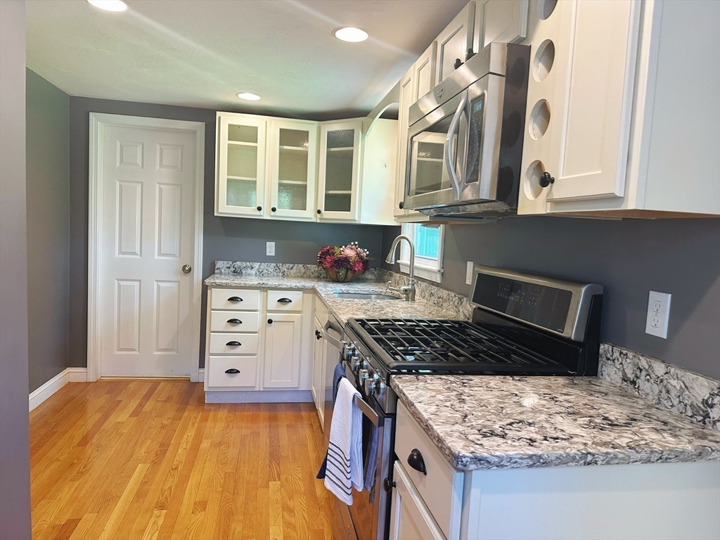 3 bed, 2 bath apartment for rent at 14 French Ave, Wayland — photo 6 of 15