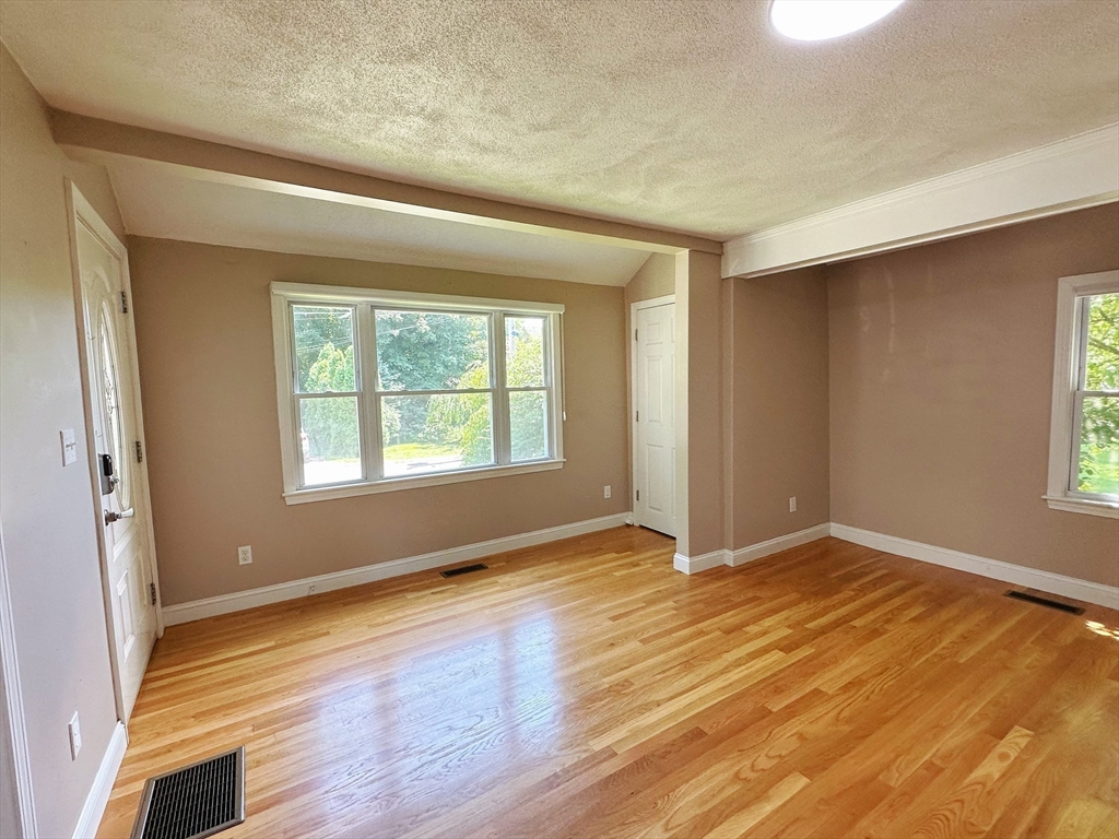 3 bed, 2 bath apartment for rent at 14 French Ave, Wayland — photo 2 of 15