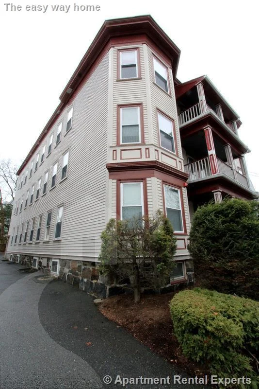 1 bed, 1 bath apartment for rent at 14 Garrison Ave Unit 4, Teele Square — photo 5 of 8