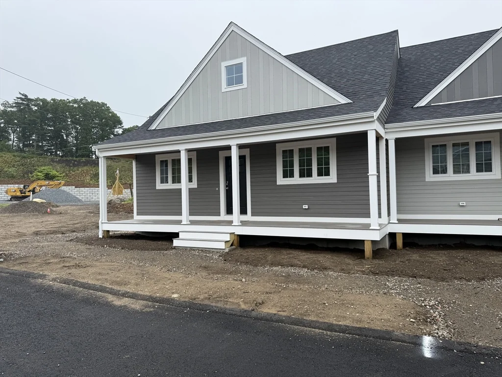 2 bed, 1 bath apartment for rent at 14 Glacier Path Unit 14, Middleboro — photo 1 of 15