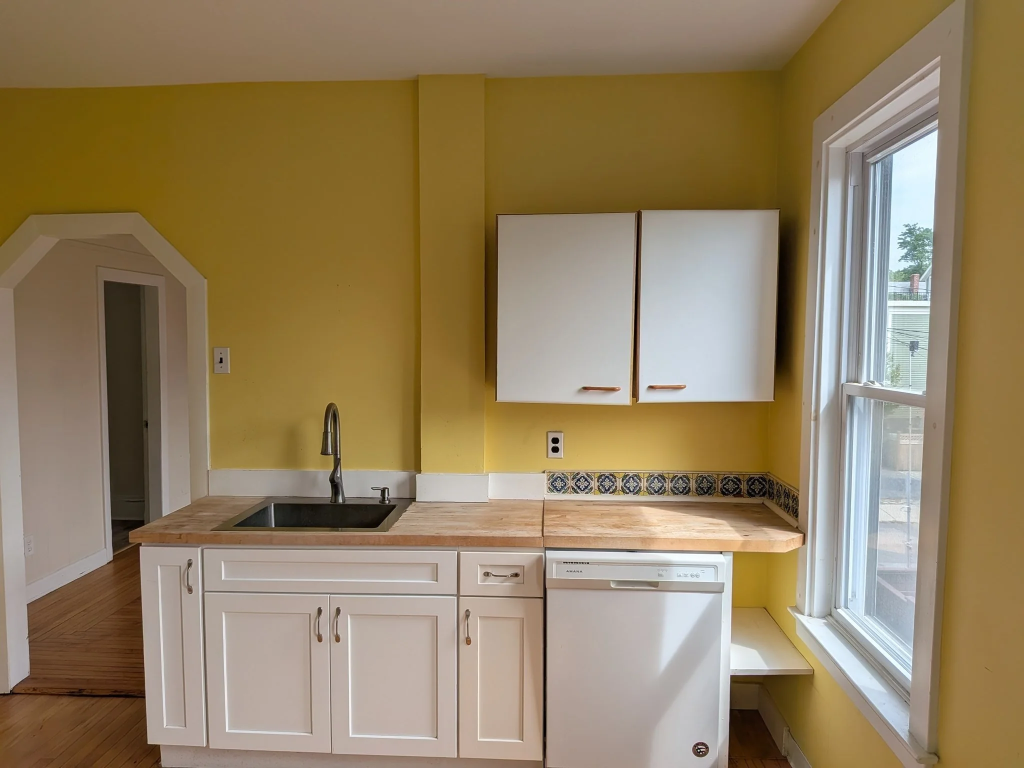 3 bed, 1 bath apartment for rent at 14 Glenwood Ave Unit 2, Cambridgeport — photo 2 of 15