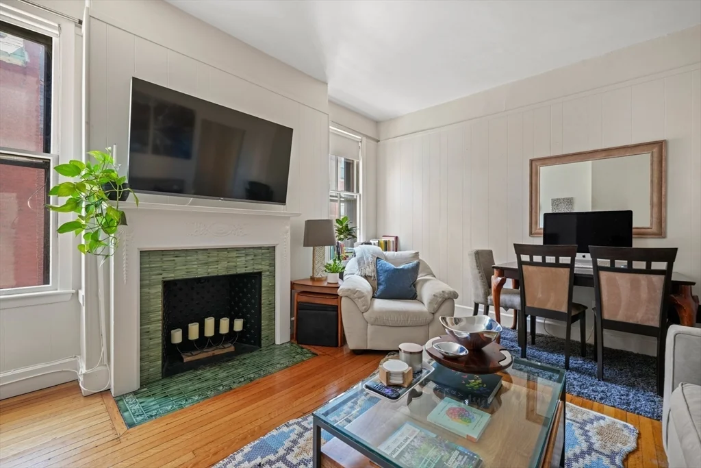 1 bed, 1 bath apartment for rent at 14 Gloucester St Unit 3B, Back Bay