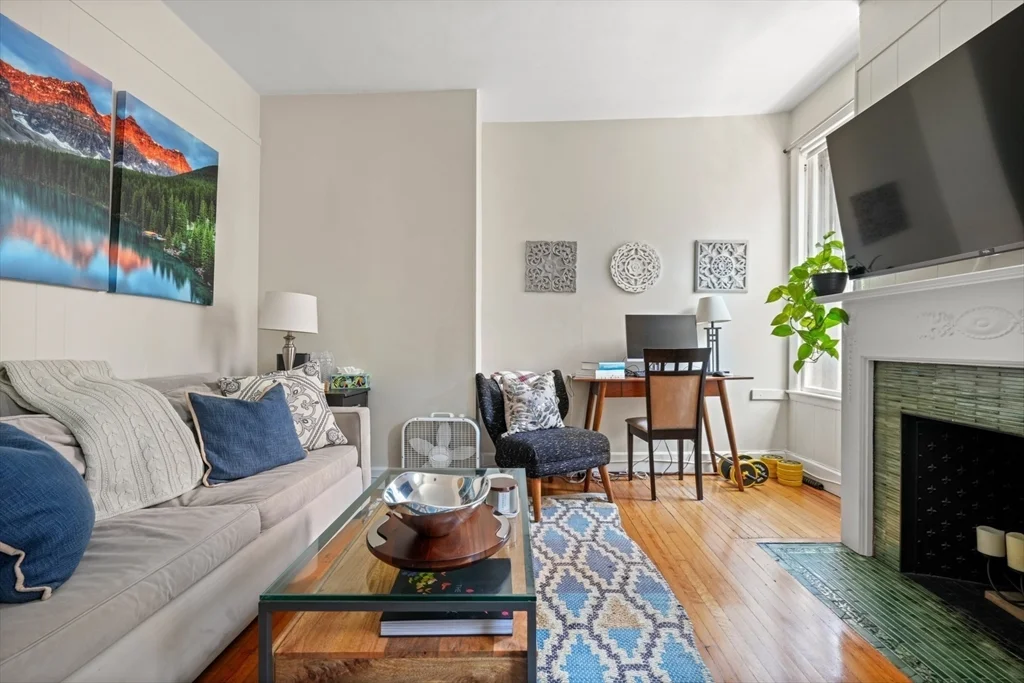 1 bed, 1 bath apartment for rent at 14 Gloucester St Unit 3B, Back Bay — photo 2 of 11