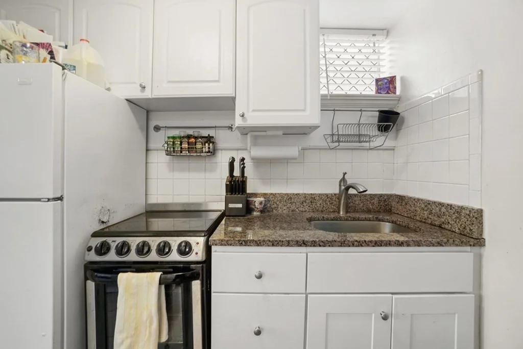Studio bed, 1 bath apartment for rent at 14 Gloucester Unit 1A, Back Bay — photo 6 of 8