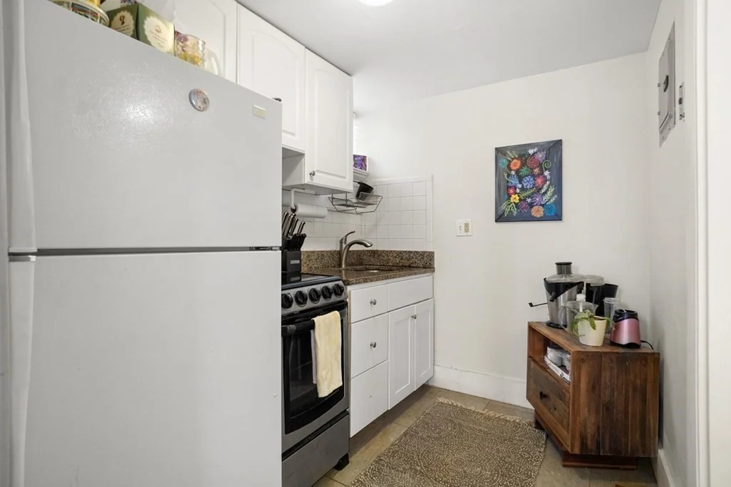 Studio bed, 1 bath apartment for rent at 14 Gloucester Unit 1A, Back Bay — photo 7 of 8