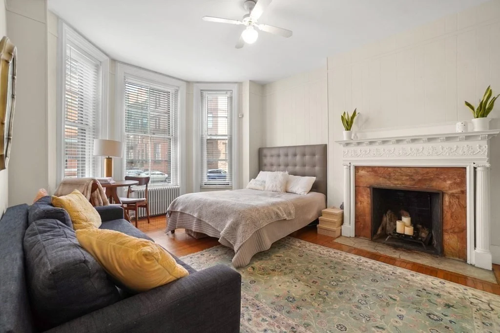 Studio bed, 1 bath apartment for rent at 14 Gloucester Unit 1A, Back Bay — photo 1 of 8