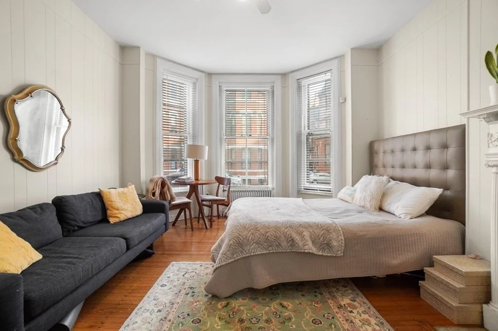 Studio bed, 1 bath apartment for rent at 14 Gloucester Unit 1A, Back Bay — photo 2 of 8