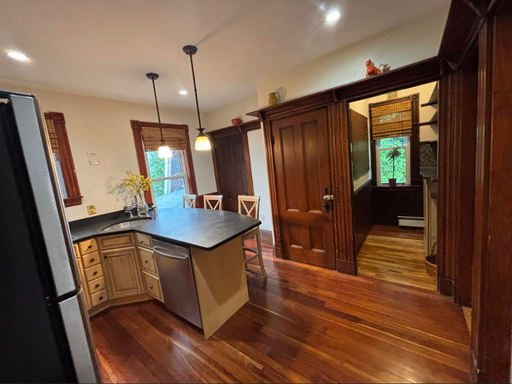 2.5 bed, 1 bath apartment for rent at 14 Greenwood Ter Unit 2, Ward Two — photo 2 of 19