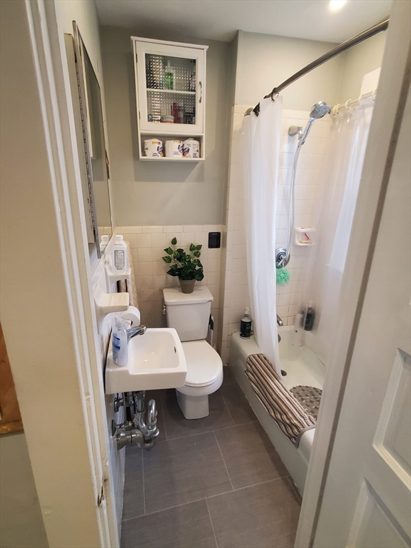 2 bed, 1 bath apartment for rent at 14 Greystone Unit 2, West Quincy — photo 5 of 17