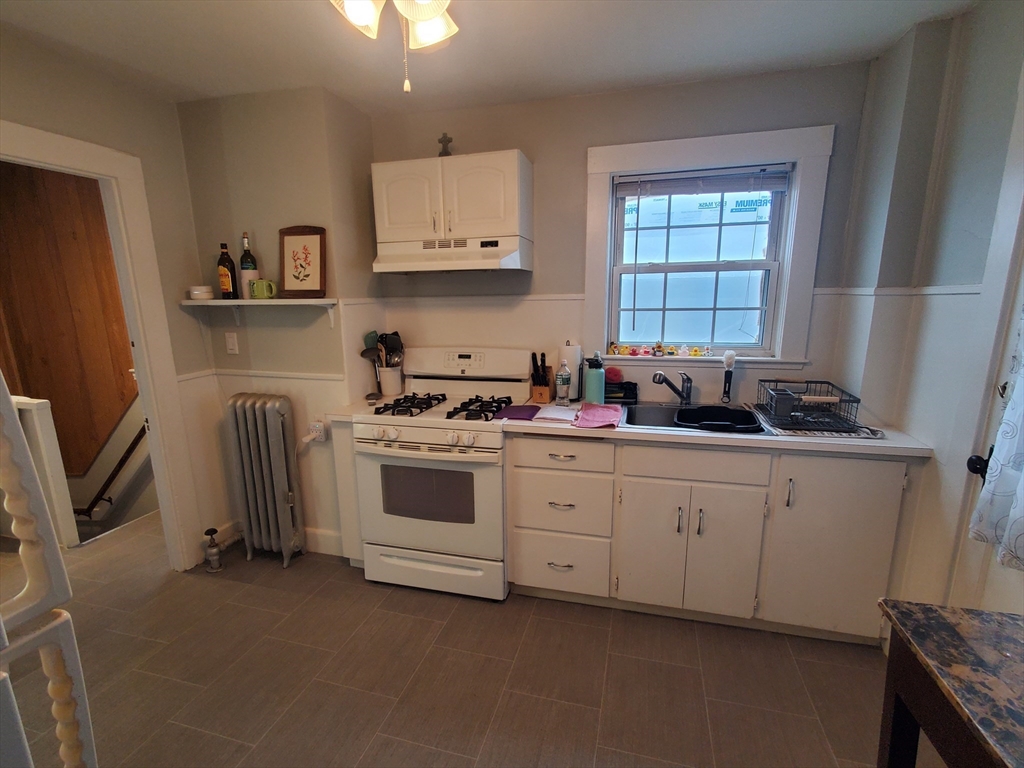 2 bed, 1 bath apartment for rent at 14 Greystone Unit 2, West Quincy