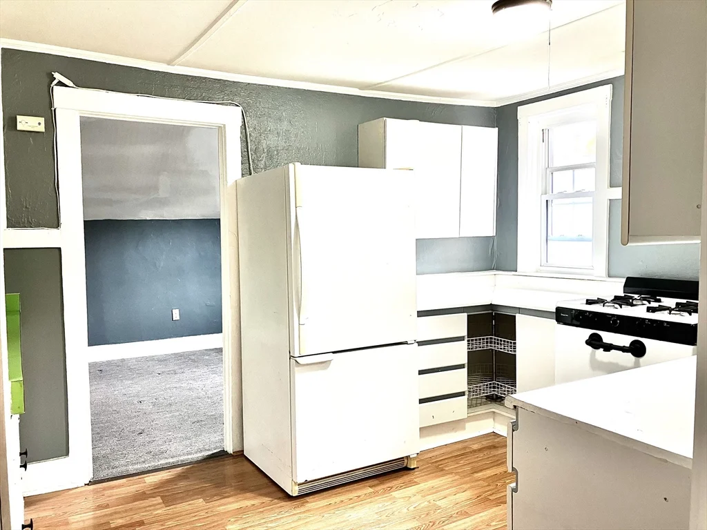 2 bed, 1 bath apartment for rent at 14 Grove Unit 2A, Merrimac — photo 7 of 13